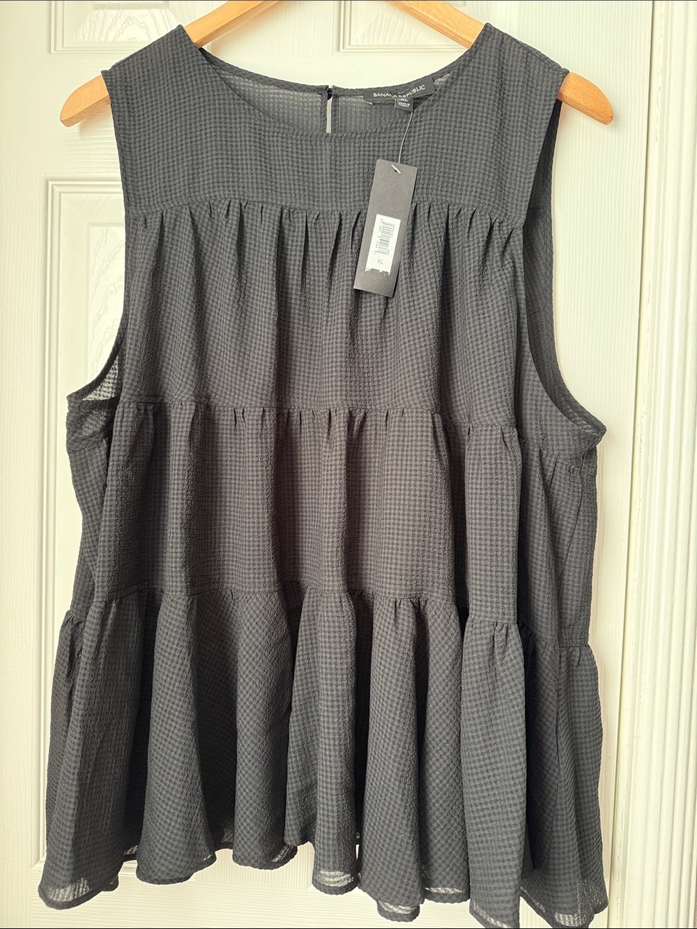 Banana Republic Black Sleeveless Tiered Waffle Top XL
